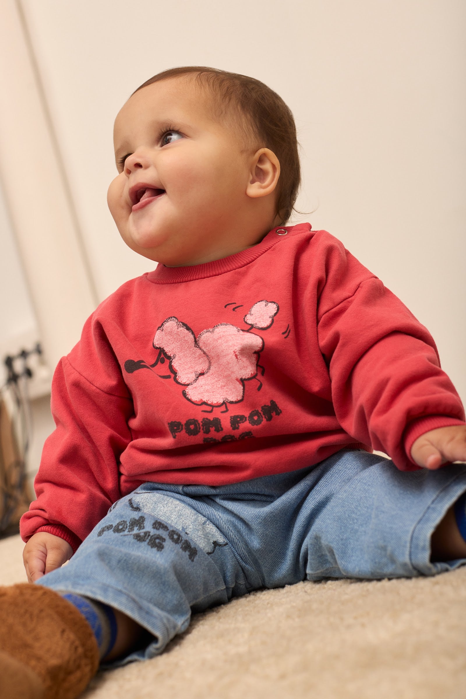 Weekend House Kids Sweat Pom Pom Dog Rouge porté - look