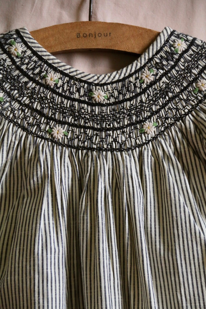 Robe rayures noires