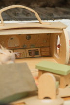 Maison en rondins avec amis miniatures