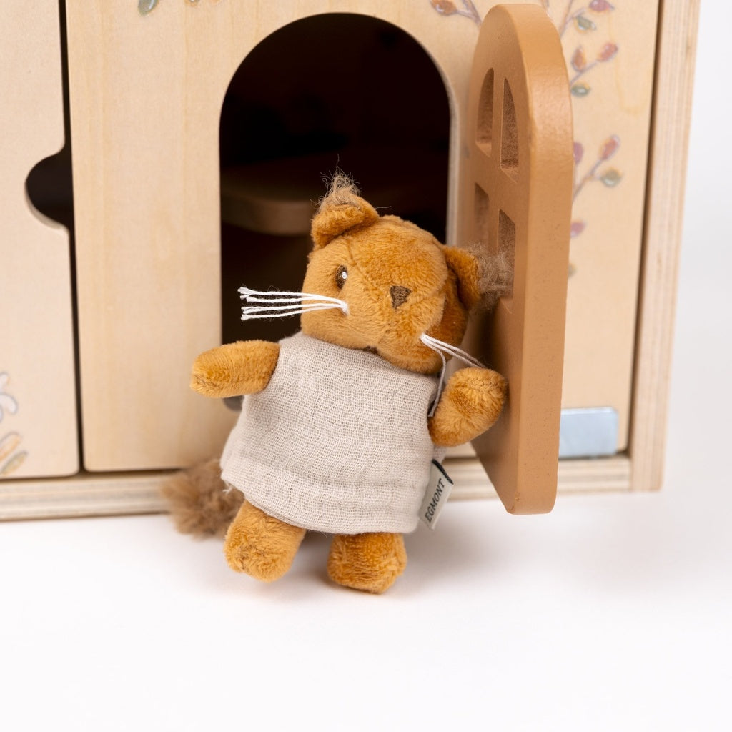 Doll's house with squirrels