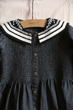 Tunique en denim noir, col marin