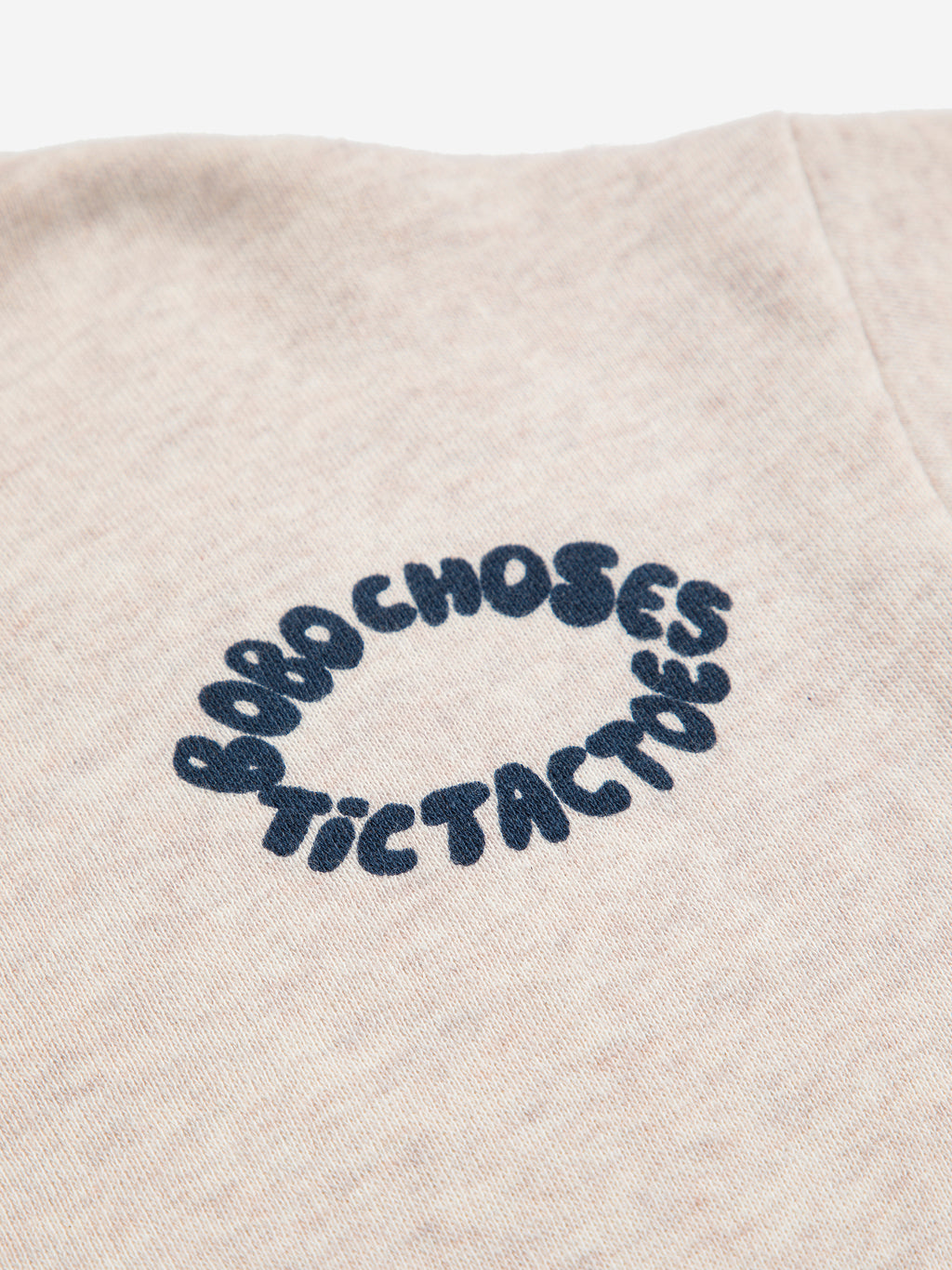 Le sweat à capuche gris zippé