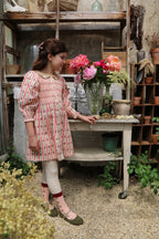 Tunique tapisserie rose et sa barrette assortie