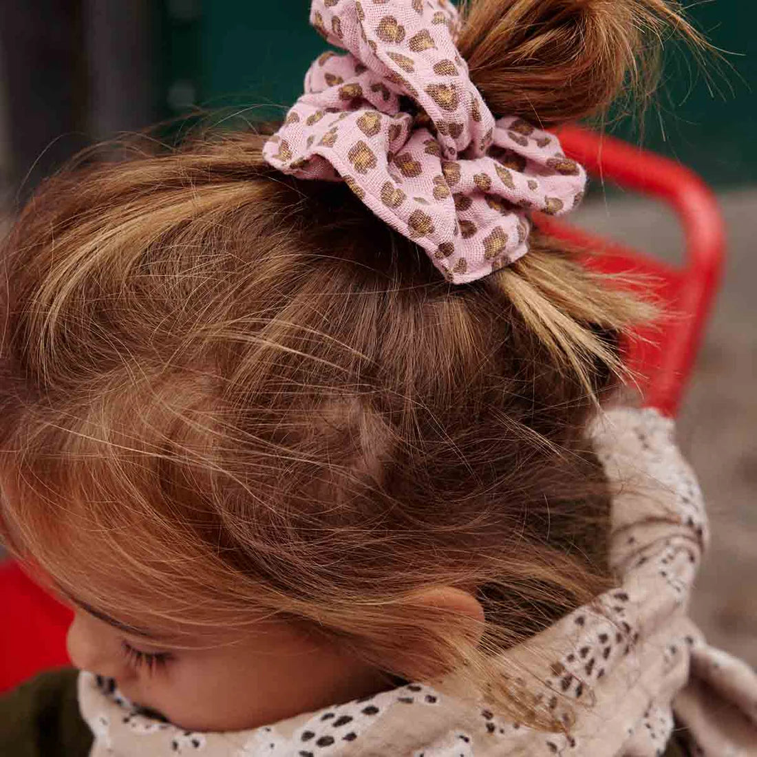 Graou Strawberry Scrunchie