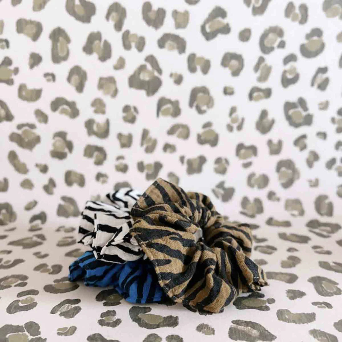Graou Strawberry Scrunchie