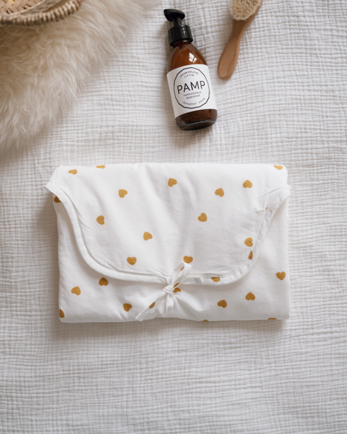 Charly mustard heart changing mat