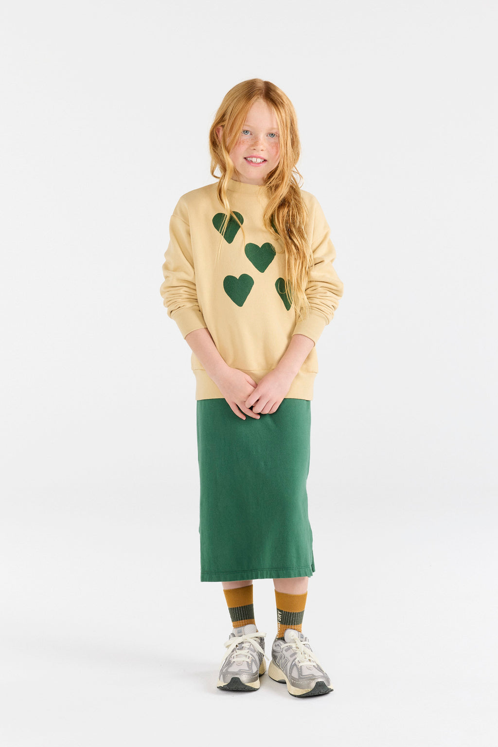 Beige bear sweatshirt with hearts