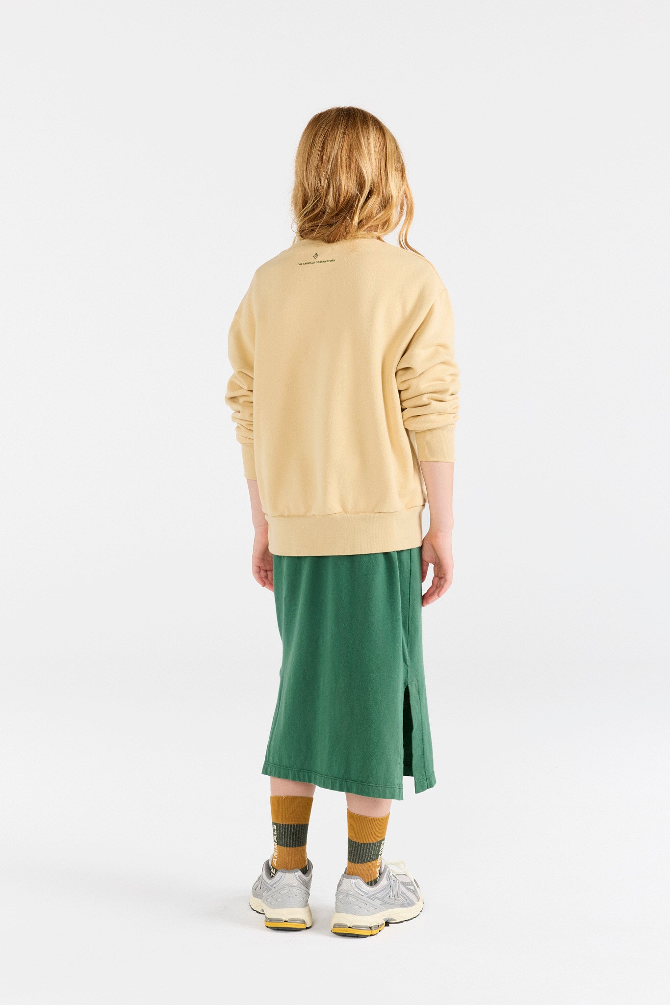 Beige bear sweatshirt with hearts