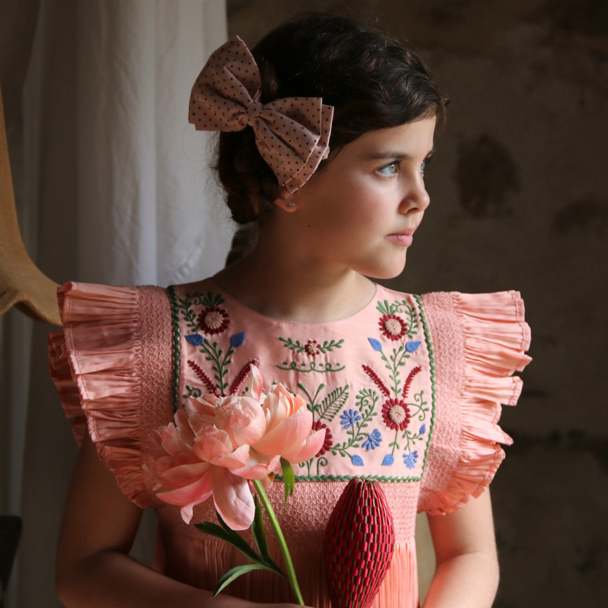 Robe brodée taffetas plissé rose