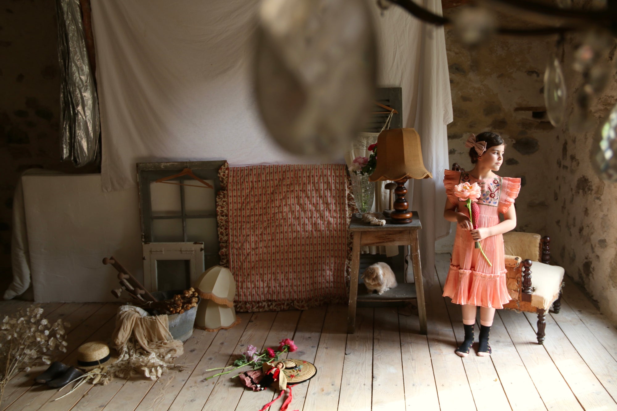 Robe brodée taffetas plissé rose
