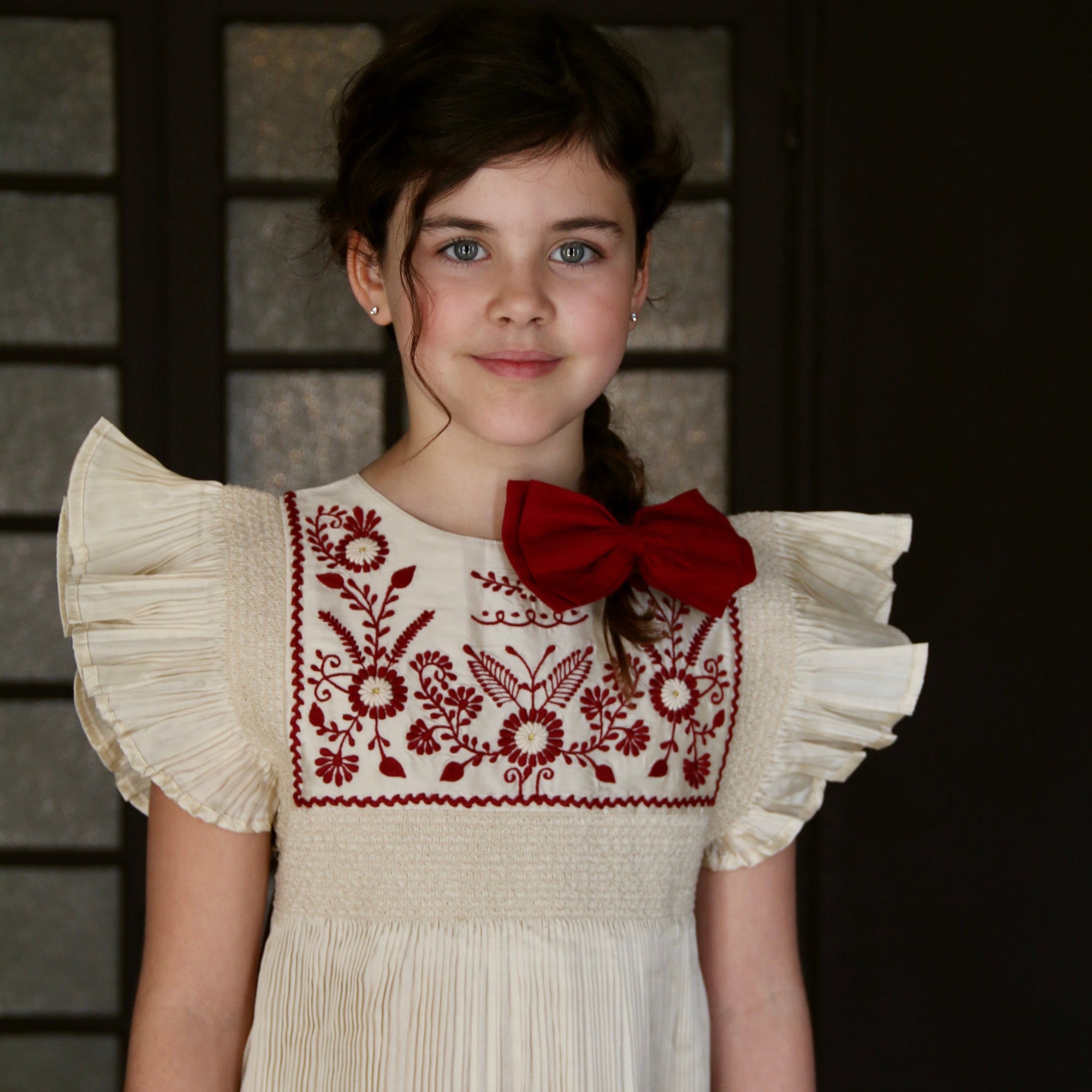 Robe brodée taffetas plissé ivoire