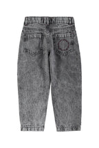 Jean Mom made in a washed -out black denim