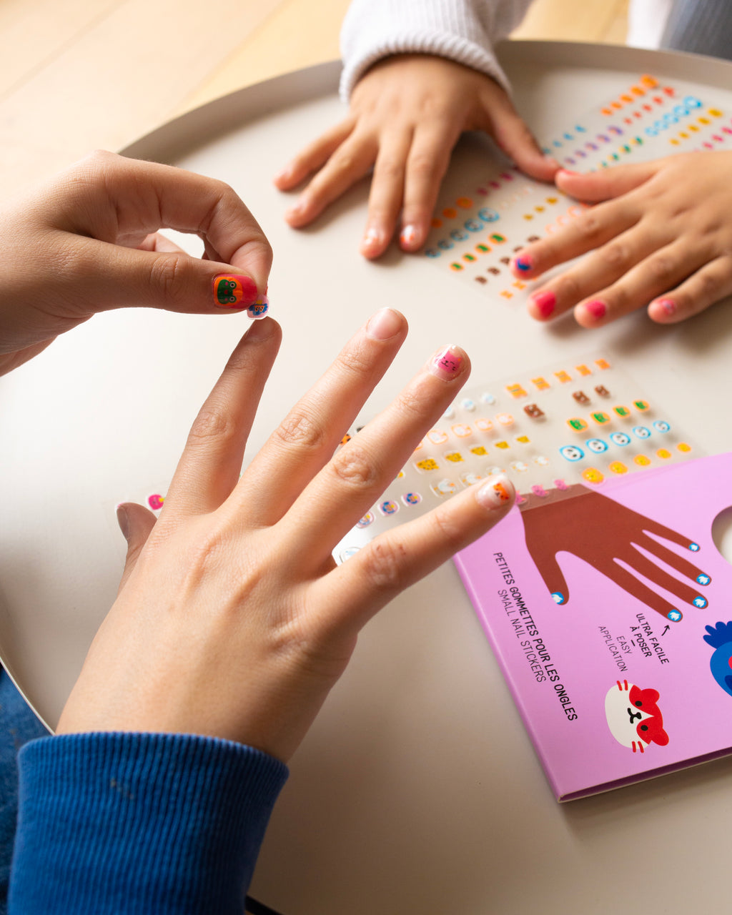 Autocollants ongle enfant FRIENDS - NAIL STICKERS OMY 