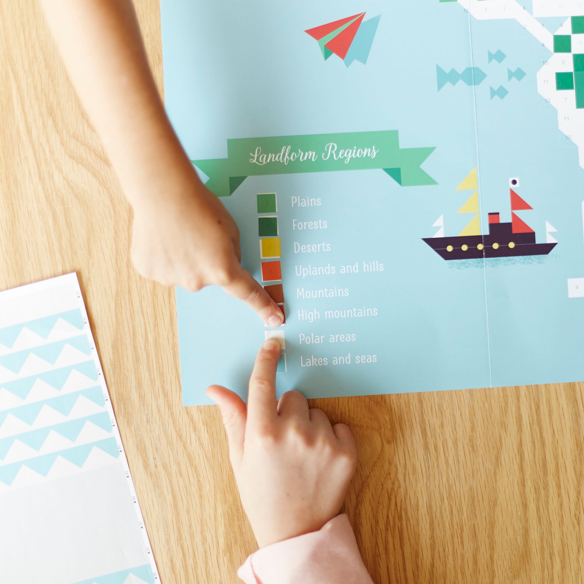 Pixels poster + 1600 stickers world map 
