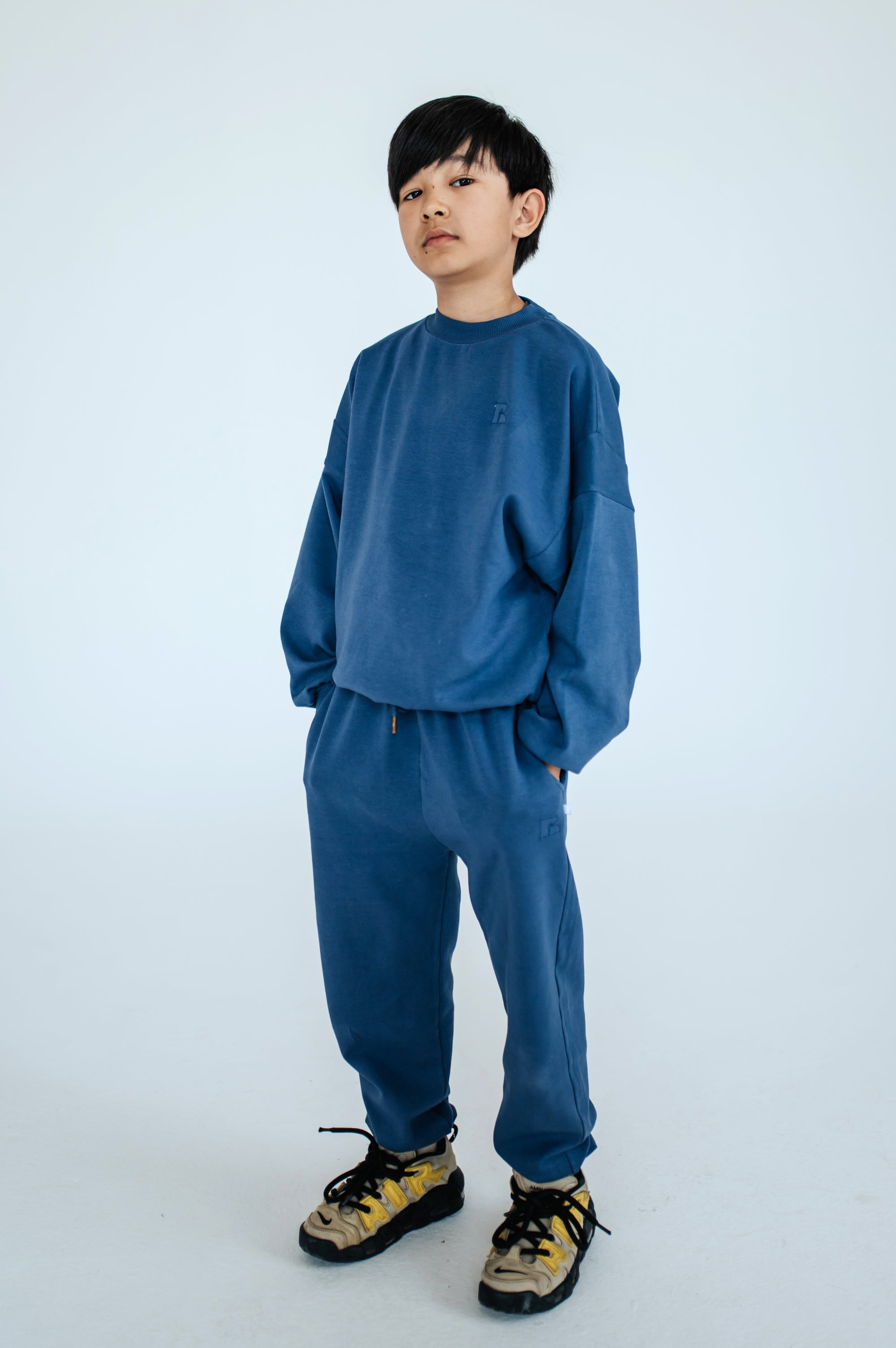 Dark blue round neck sweatshirt