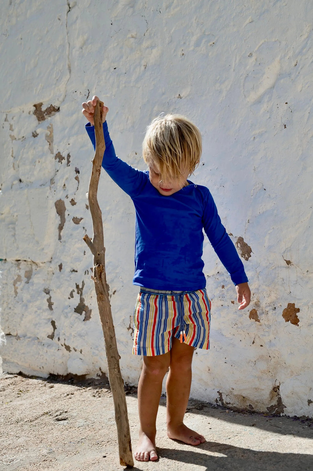Short de bain à rayures multicolores