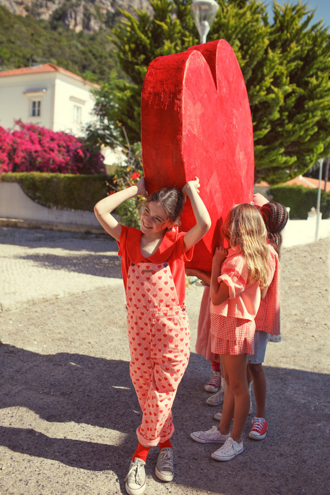 Salopette Rose à Imprimé Cœurs Rouges