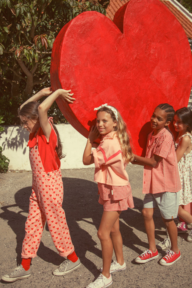 Salopette Rose à Imprimé Cœurs Rouges