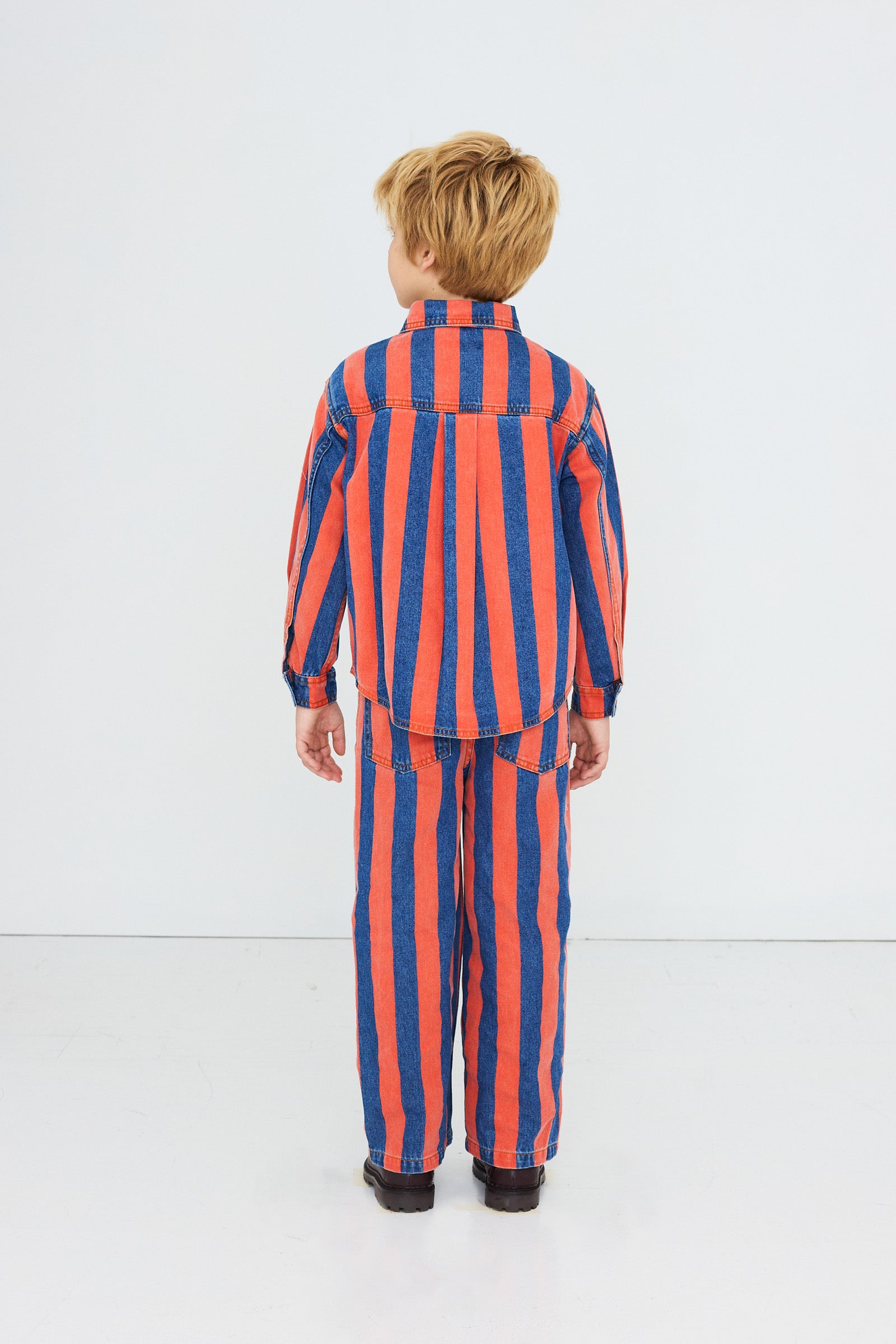 Jean Droit à Rayures Rouges lifestyle — Little Dudes
