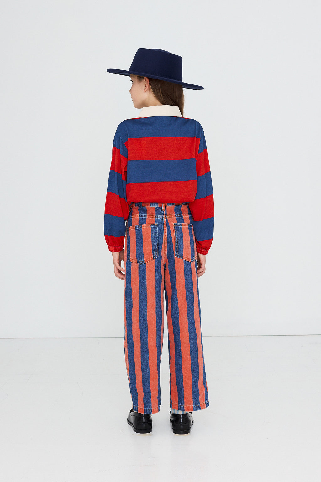 Jean Droit à Rayures Rouges lifestyle — Little Dudes