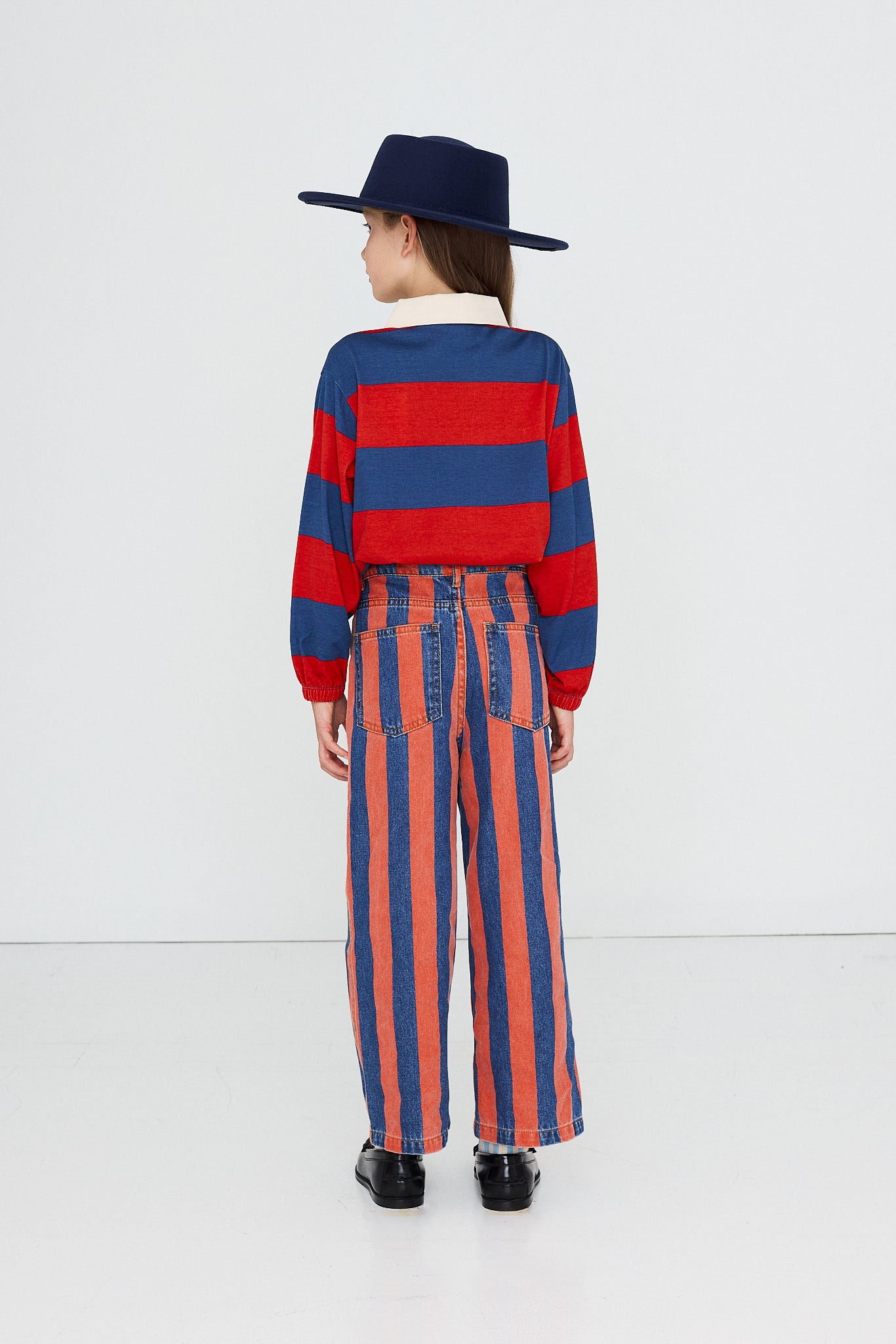 Jean Droit à Rayures Rouges lifestyle — Little Dudes