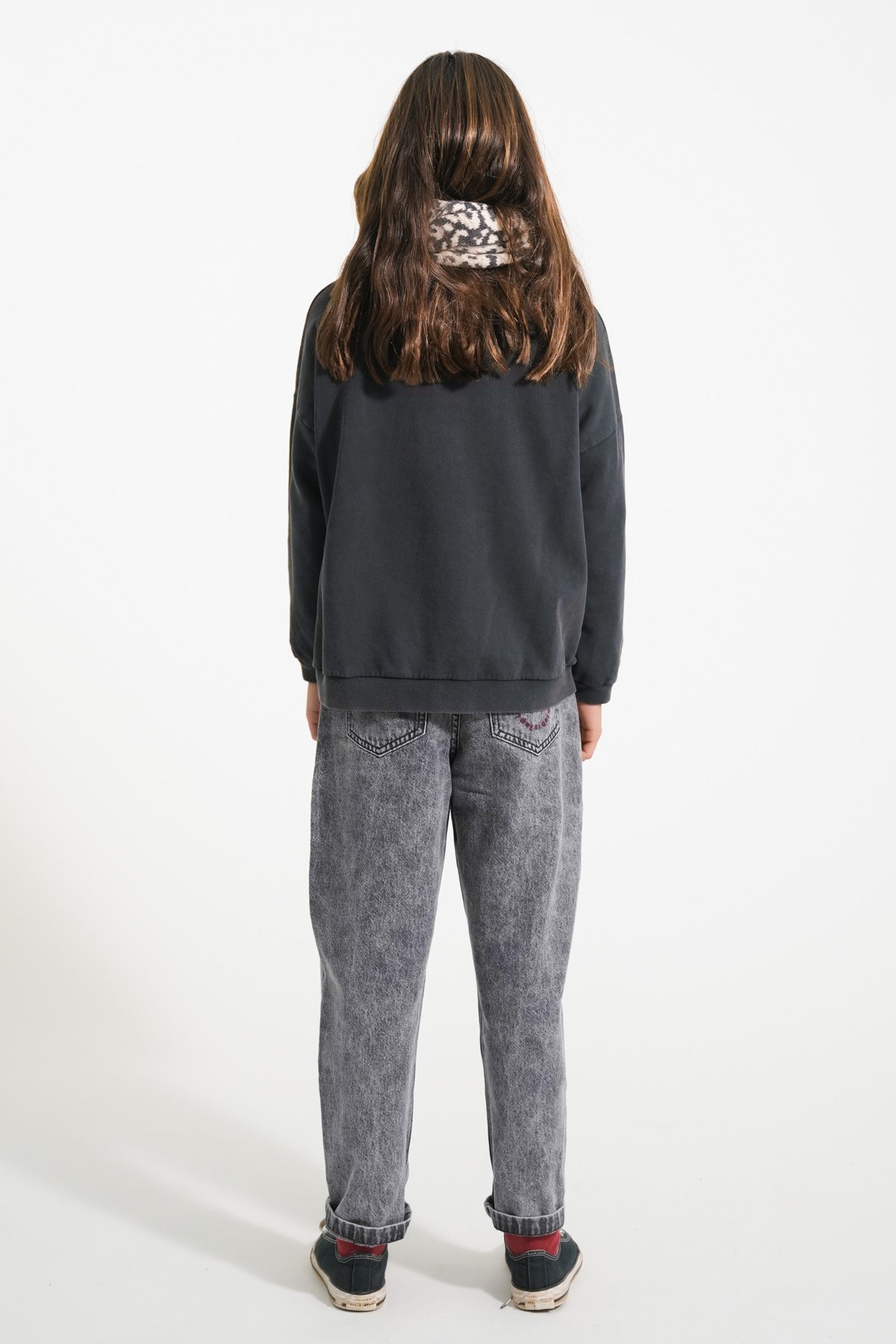 Jean Mom made in a washed -out black denim