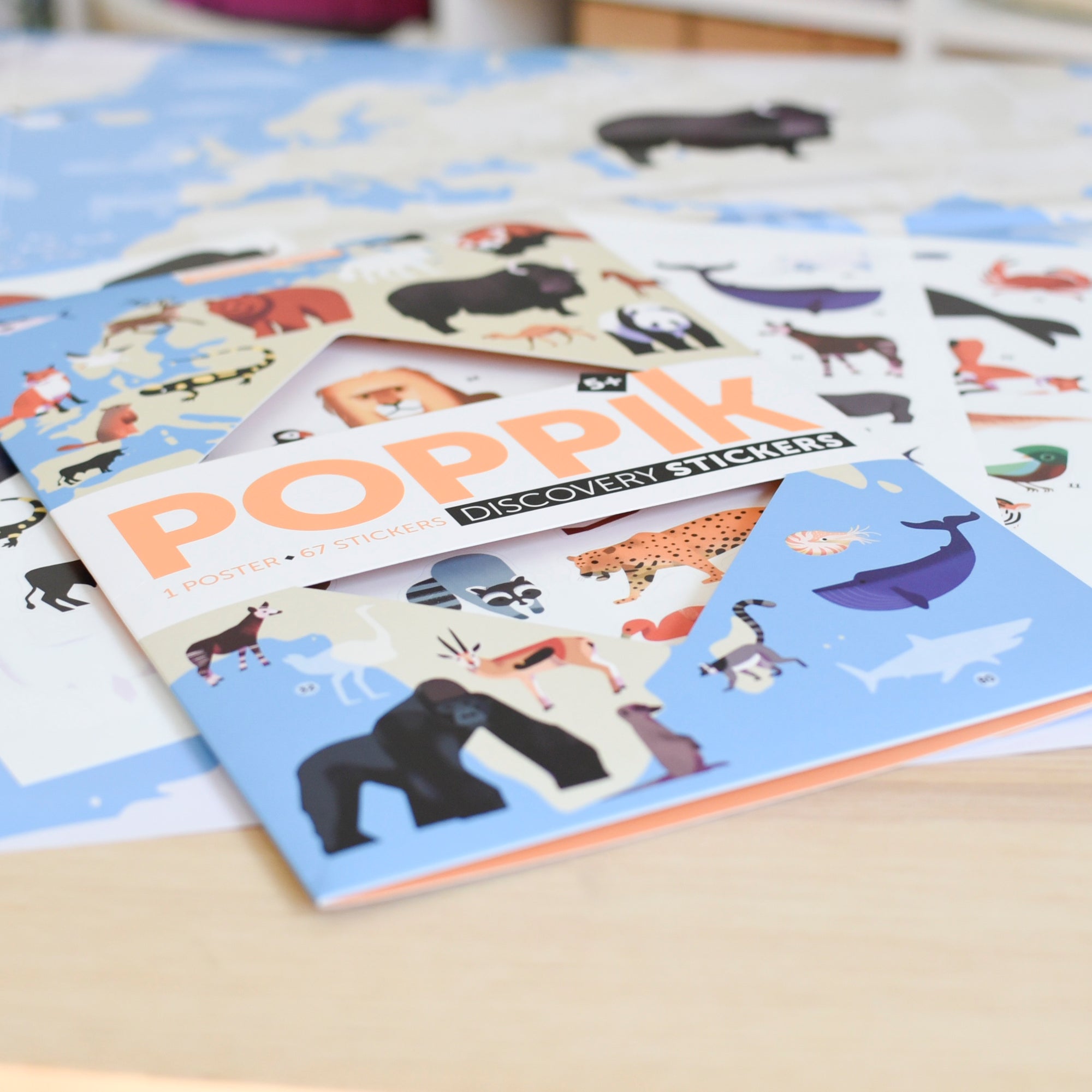 Educational poster + 67 stickers animals of the world