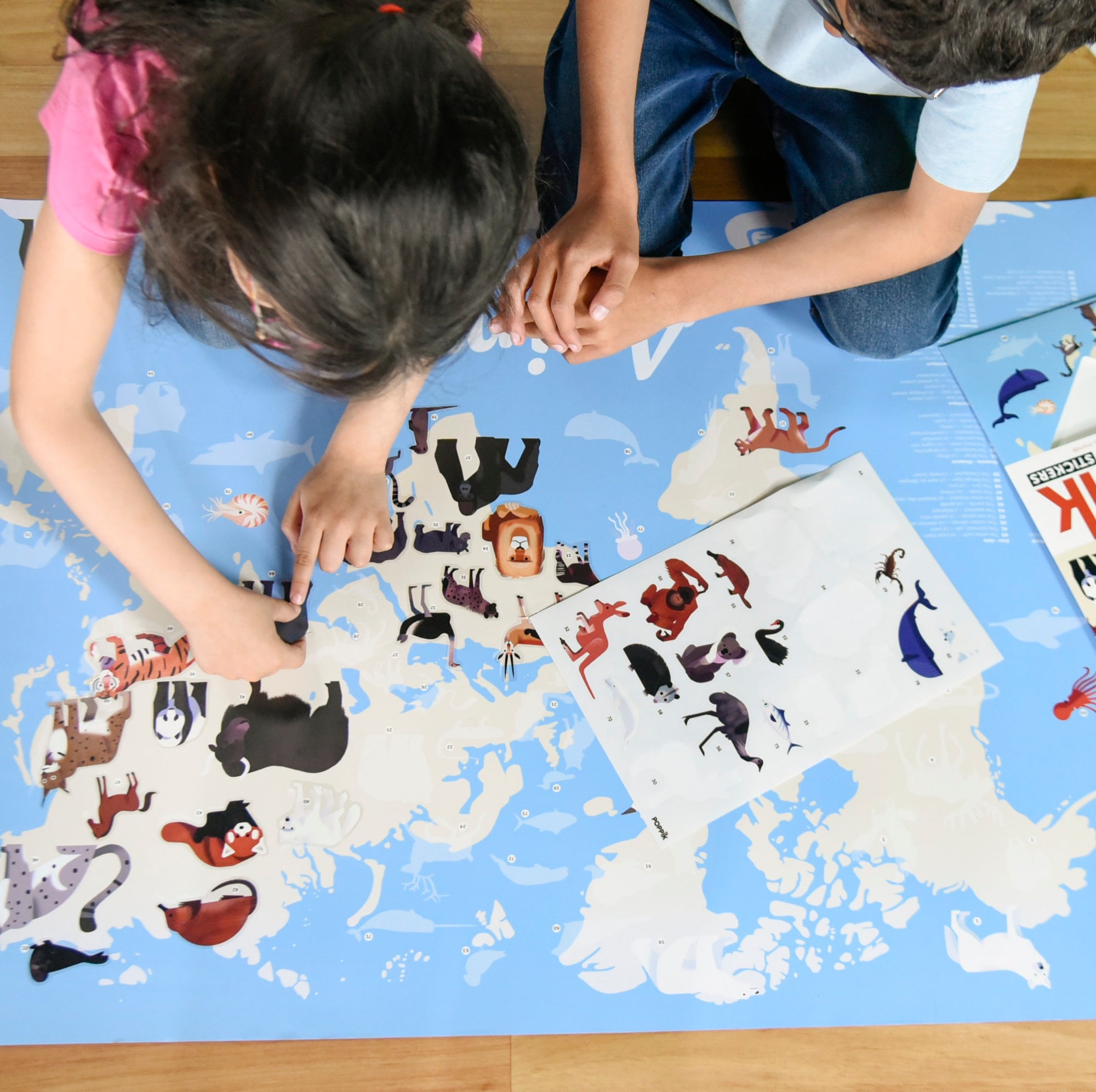Educational poster + 67 stickers animals of the world