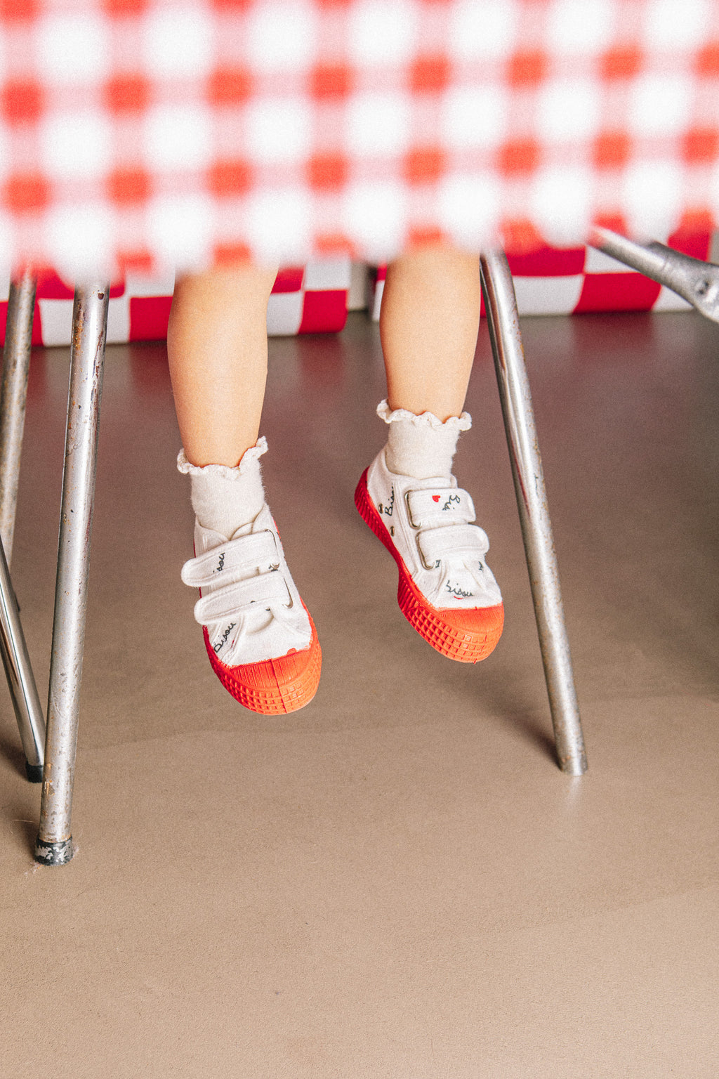 vêtement durable pour enfant Mathilde Cabanas Basket bisou collab NOVESTA X MATHILDE CABANAS