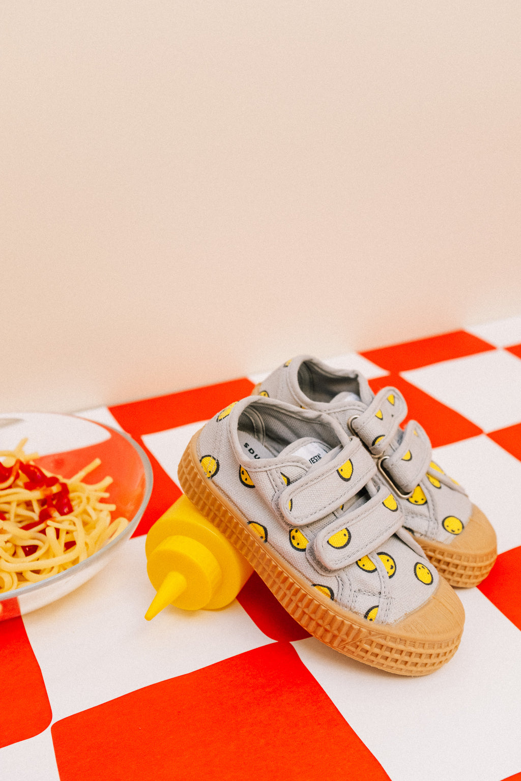 vêtement durable pour enfant Mathilde Cabanas Basket smiley collab NOVESTA X MATHILDE CABANAS