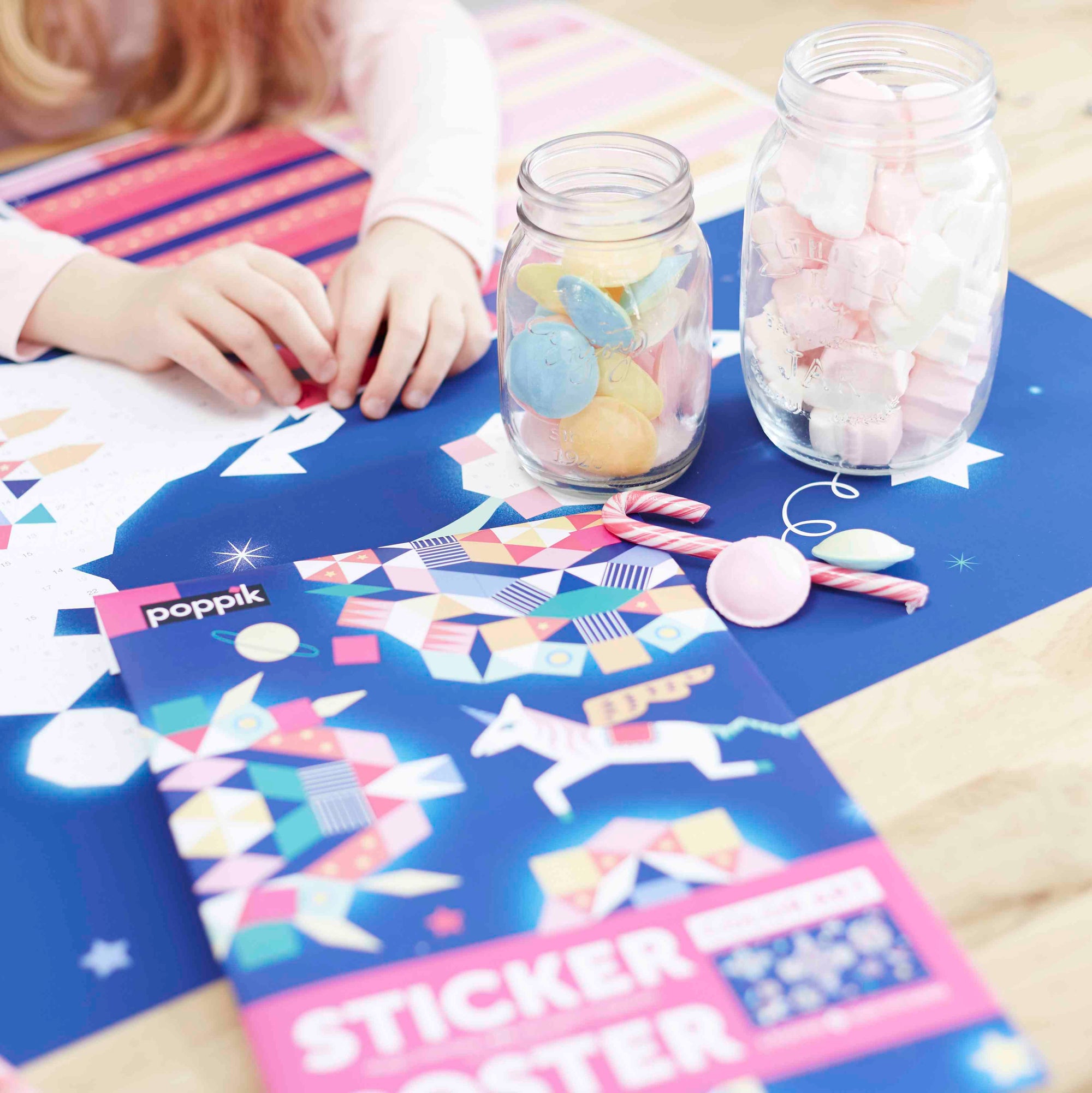 jeu educatif poppik POSTER PÉDAGOGIQUE + 1000 STICKERS CONSTELLATION