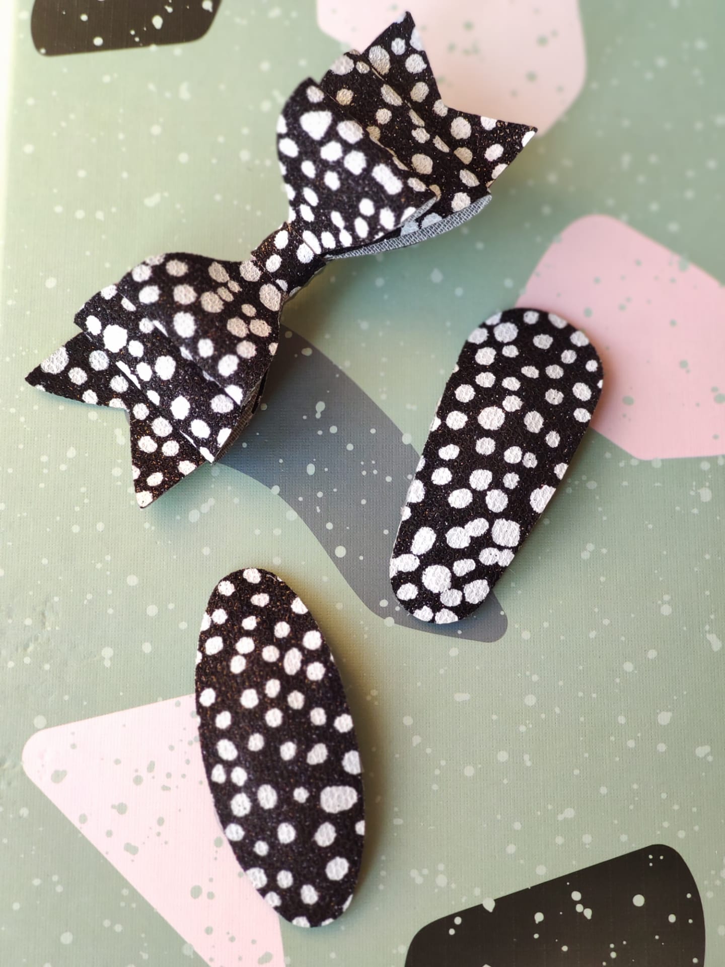 Bows and hairclips reese