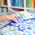 jeu educatif poppik POSTER PÉDAGOGIQUE + 200 STICKERS DRAPEAUX