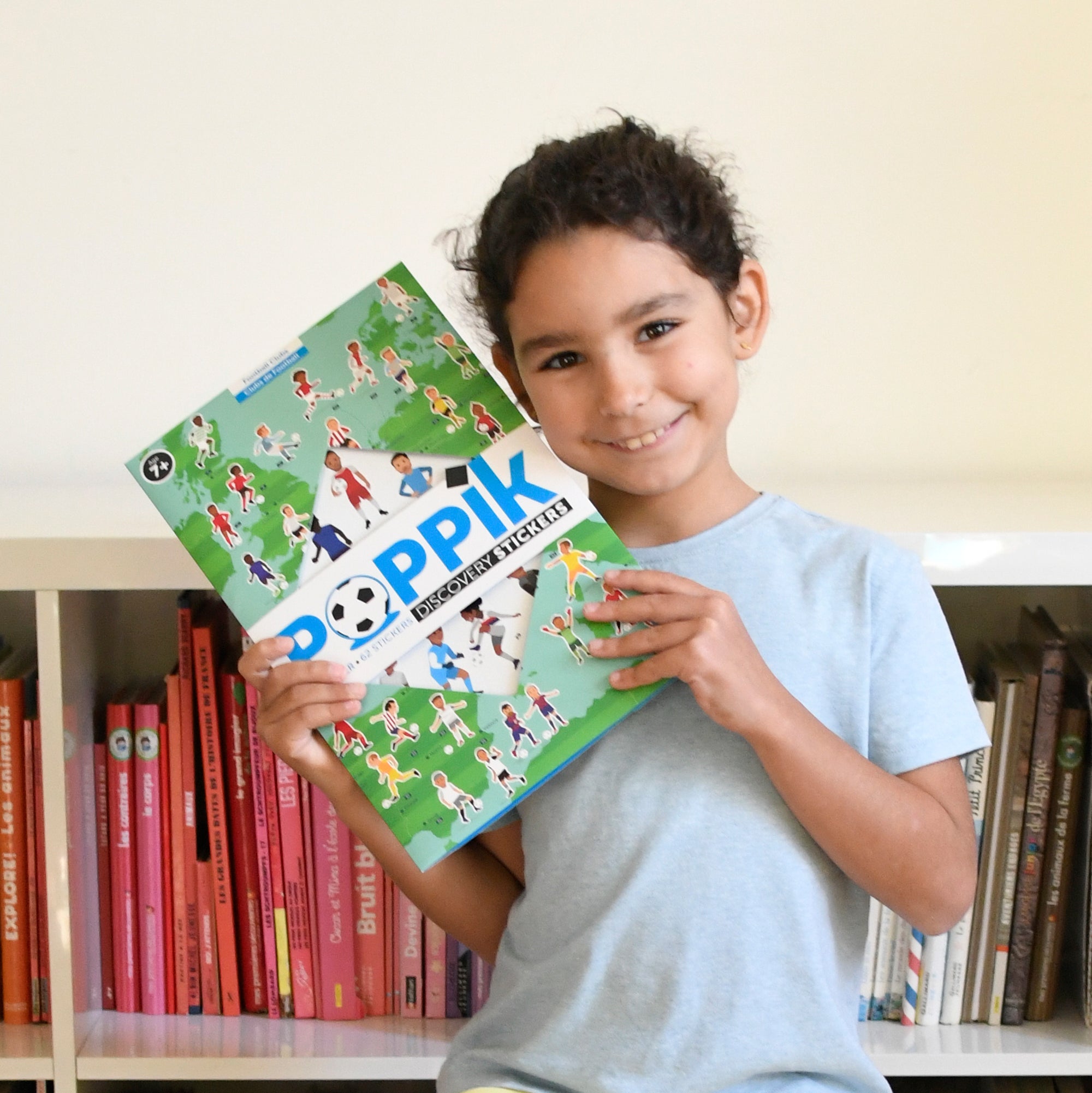 jeu educatif pour enfants poppik POSTER PÉDAGOGIQUE + 60 STICKERS FOOTBALL