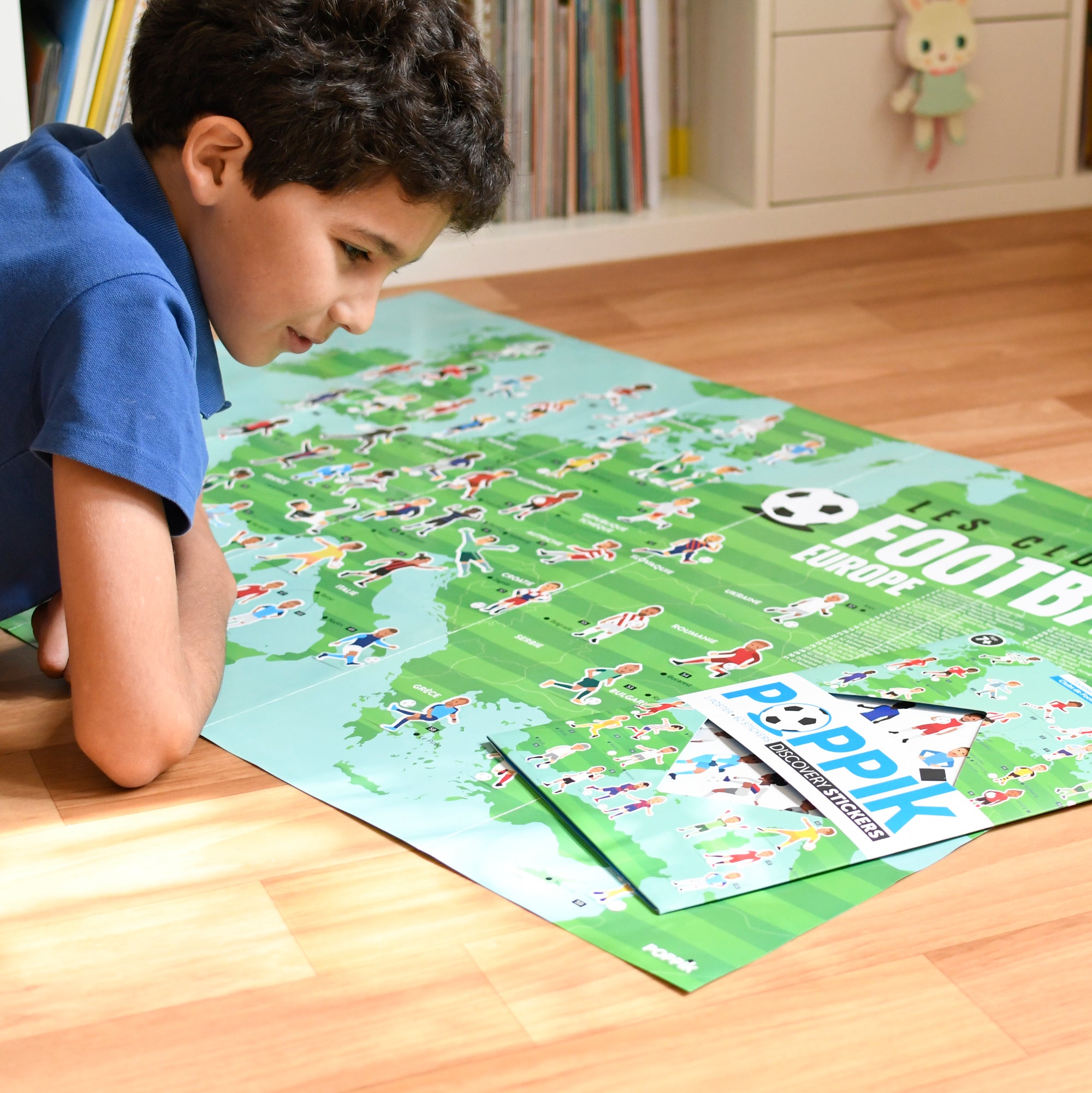 jeu educatif pour enfants poppik POSTER PÉDAGOGIQUE + 60 STICKERS FOOTBALL