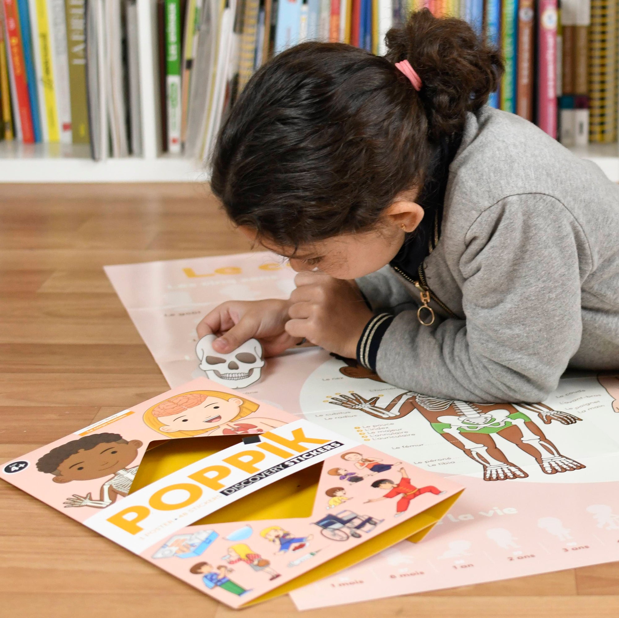 JEU EDUCATIF ENFANT POPPIK POSTER PÉDAGOGIQUE + 49 STICKERS le corps humain
